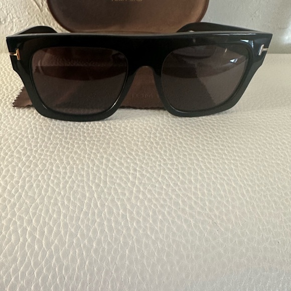 NWT TOM FORD FAUSTO FT0711 Sunglasses
Stylish and Rare. Sold out! - Picture 4 of 7